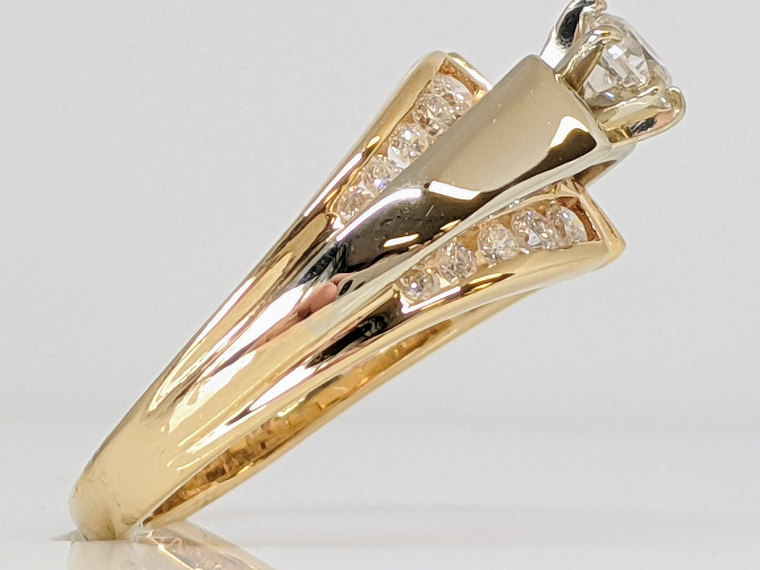 14K .69 CARAT TOTAL WEIGHT (CENTER .25 CARAT)  I1 K DIAMOND ROUND (21) ESTATE RING 5.0 GRAMS