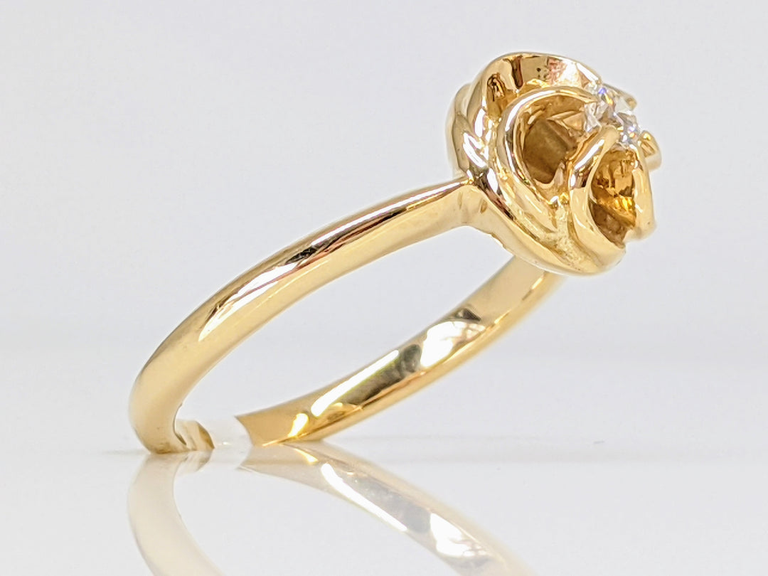 14K .10 CARAT TOTAL DIAMOND ROUND FLOWER ESTATE RING 3.6 GRAMS