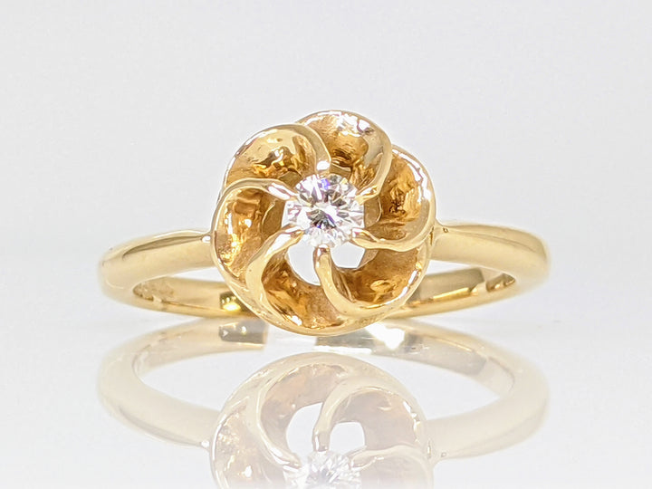 14K .10 CARAT TOTAL DIAMOND ROUND FLOWER ESTATE RING 3.6 GRAMS
