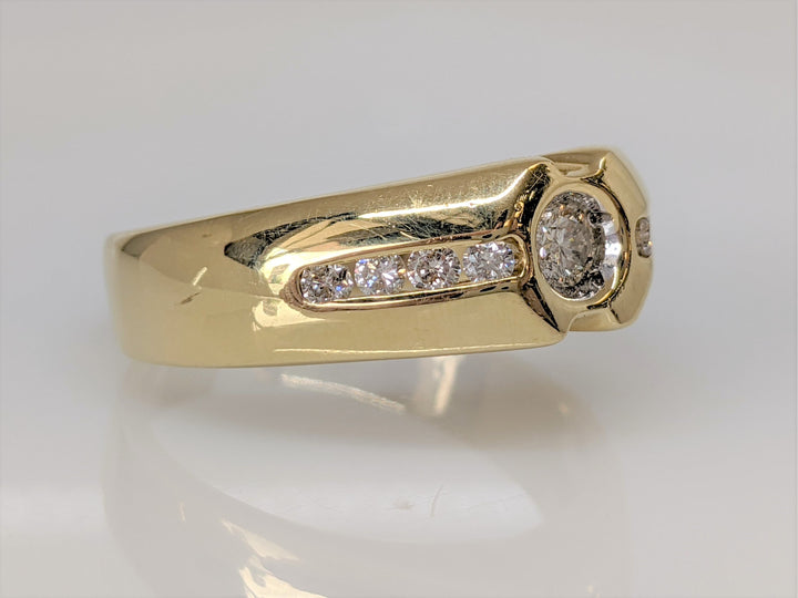 14K .58 CARAT TOTAL WEIGHT SI2 I DIAMOND ROUND (9) BEZEL CENTER ESTATE RING 9.4 GRAMS