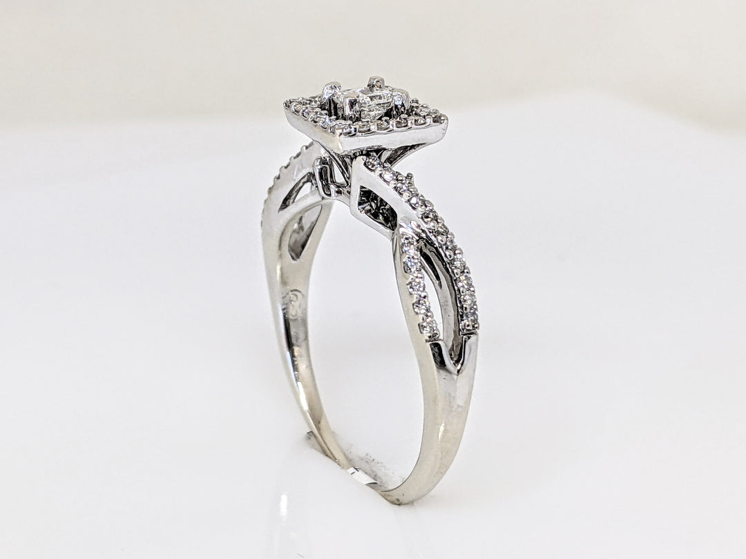 14K WHITE .82 CARAT TOTAL WEIGHT I1 I DIAMOND PRINCESS CUT WITH (56) ROUND MELEE ESTATE RING 4.0 GRAMS