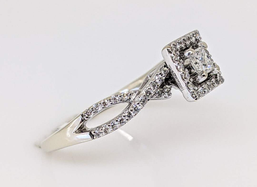 14K WHITE .82 CARAT TOTAL WEIGHT I1 I DIAMOND PRINCESS CUT WITH (56) ROUND MELEE ESTATE RING 4.0 GRAMS