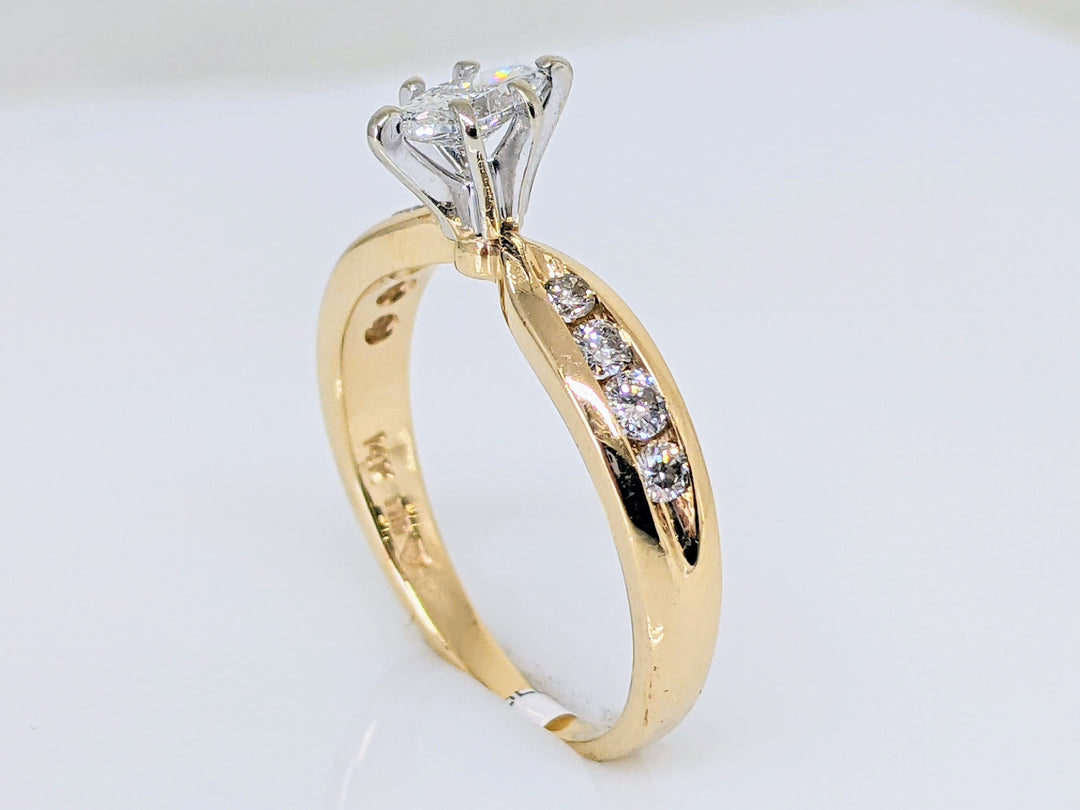 14K .41 CARAT TOTAL WEIGHT I1 G DIAMOND MARQUISE WITH (8) ROUND MELEE ESTATE RING 2.8 GRAMS