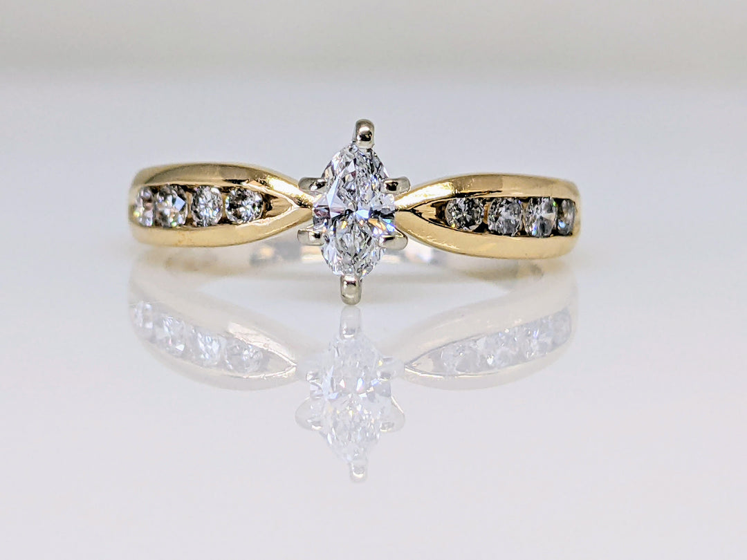14K .41 CARAT TOTAL WEIGHT I1 G DIAMOND MARQUISE WITH (8) ROUND MELEE ESTATE RING 2.8 GRAMS