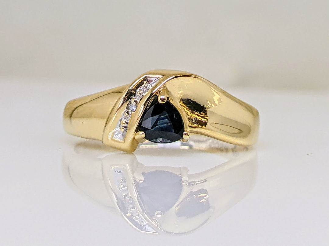 10K SAPPHIRE TRILLION 4MM WITH MELEE ESTATE RING 1.8 GRAMS