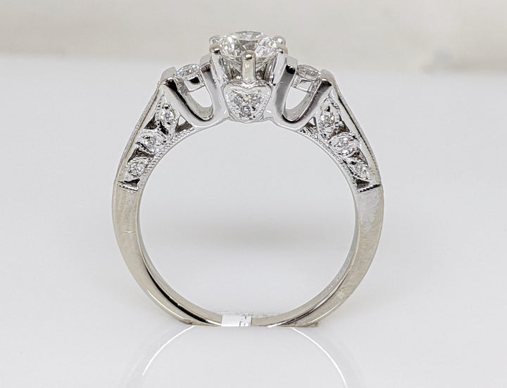 18K WHITE .75 CARAT TOTAL WEIGHT I1 H DIAMOND ROUND (35) ESTATE RING 5.0 GRAMS
