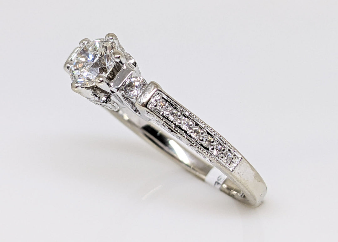 18K WHITE .75 CARAT TOTAL WEIGHT I1 H DIAMOND ROUND (35) ESTATE RING 5.0 GRAMS
