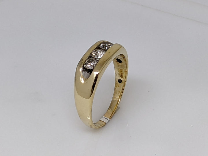 14k 1 CARAT TOTAL WEIGHT I1I DIAMOND ROUND (3) ESTATE RING