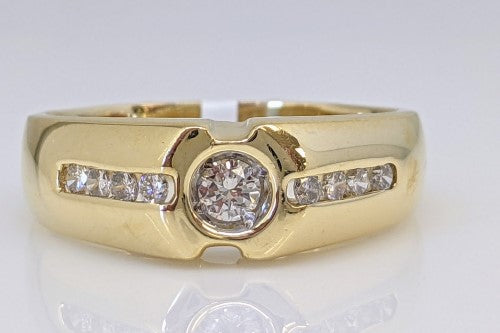 14K .58 CARAT TOTAL WEIGHT SI2 I DIAMOND ROUND (9) BEZEL CENTER ESTATE RING 9.4 GRAMS