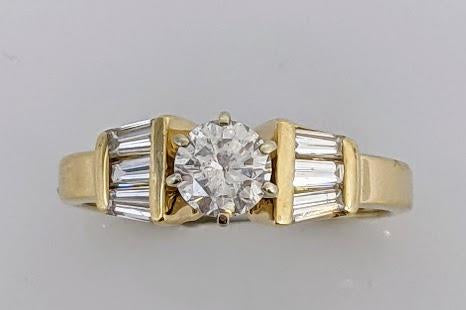 14K .71 CARAT TOTAL WEIGHT I1 J DIAMOND ROUND WITH (6) BAGUETTE CUT ESTATE RING 2.6 GRAMS